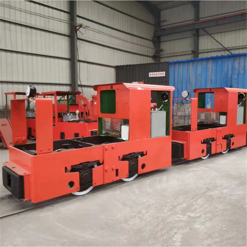 華礦重工一批架線(xiàn)式電機(jī)車(chē)發(fā)往內(nèi)蒙古通遼